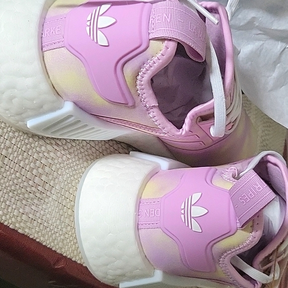 NMD_R1 J - Picture 3 of 6